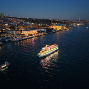 Istanbul: Bosphorus Dinner Cruise & Show