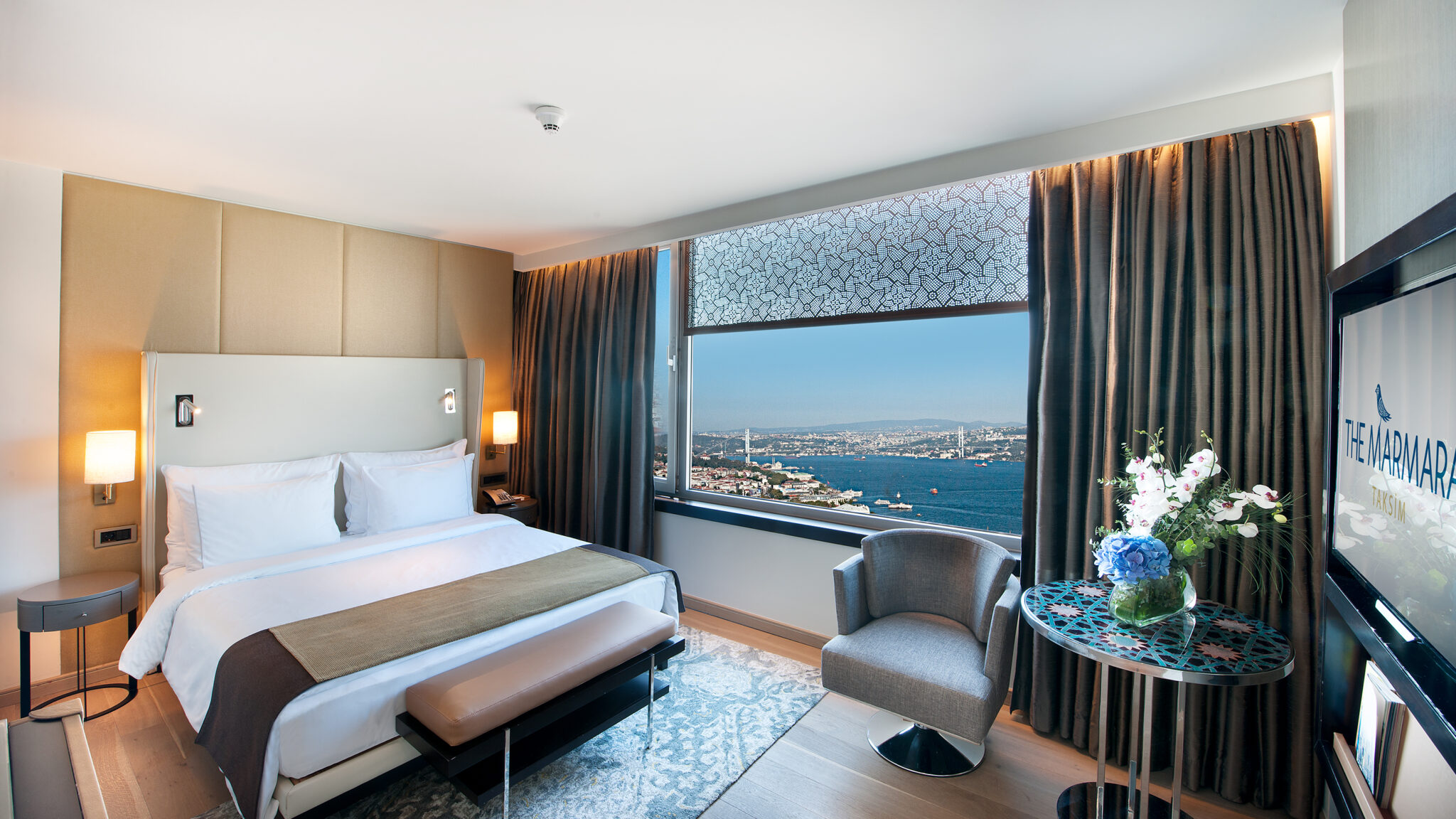 Corner Bosphorus View1